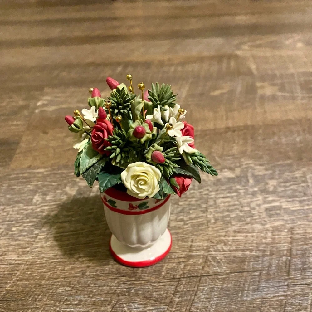 Miniature Hoilday Forget Me Not (2003)Vase Roses